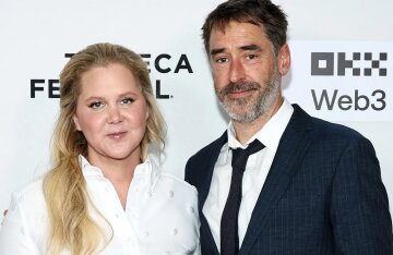 Amy Schumer is divorcing her husband.