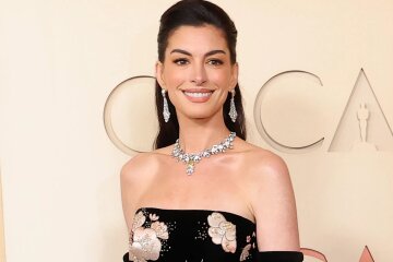 Leonardo DiCaprio, Timothée Chalamet, Kirsten Dunst, Anne Hathaway, and Jacob Elordi on the red carpet at the 2026 Oscars.