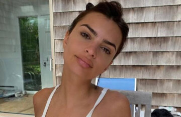Transparent suit and sandals in winter: pregnant Emily Ratajkowski poses on the street