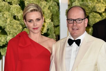 Princess Charlene and Prince Albert II with their children posed for a Christmas card