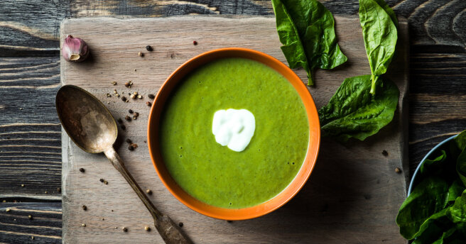 Light soup after the holidays: spinach with cream