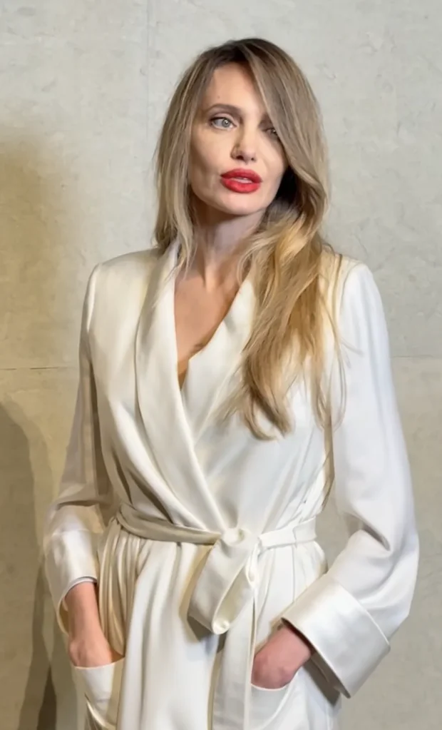 Анджелина Джоли