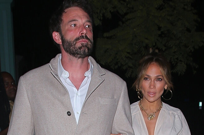 Jennifer Lopez and Ben Affleck were filmed on a date in Beverly Hills