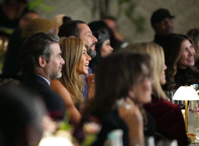 Джим Кёртис, Дженнифер Энистон, Адам Сэндлер и Джеки Сэндлер