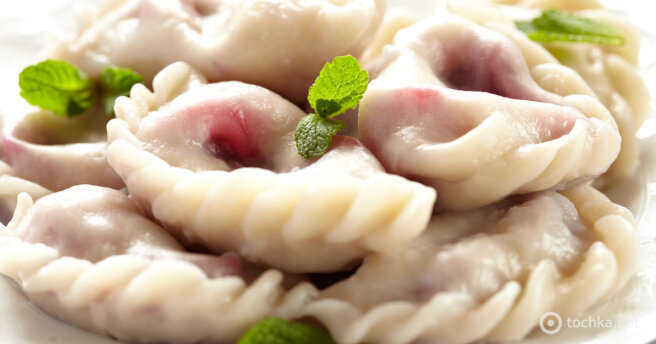 Dumplings with cherries: a very simple recipe