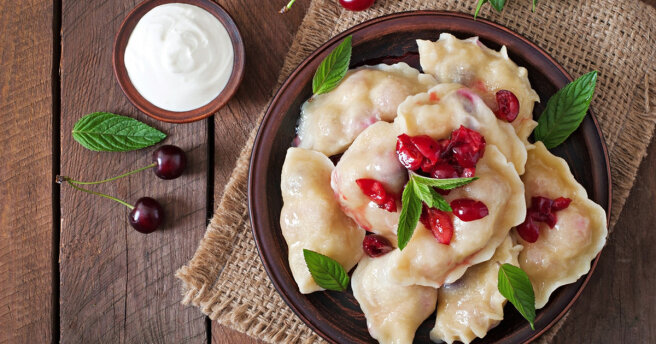 Dumplings with cherries and cherries: an interesting recipe