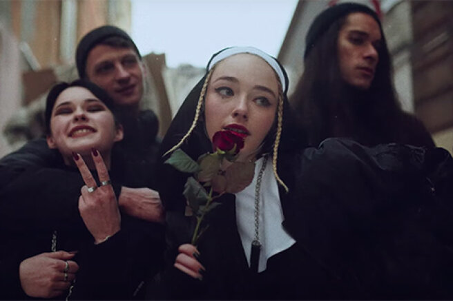 Protests, subscriptions, sex: the group "DDT" released a video "Not with you" about the young generation that lives "for love"