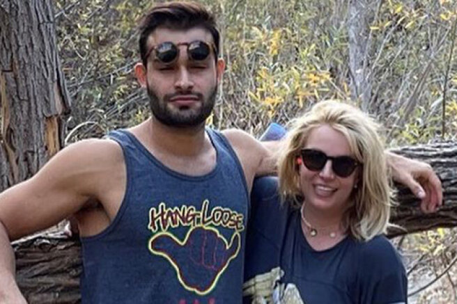 Britney Spears has published new pictures with boyfriend Sam Asgari