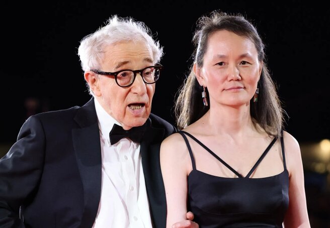 Woody Allen appeared in public with his wife for the first time in a long time amid accusations of pedophilia: they appeared at a party for a sex app