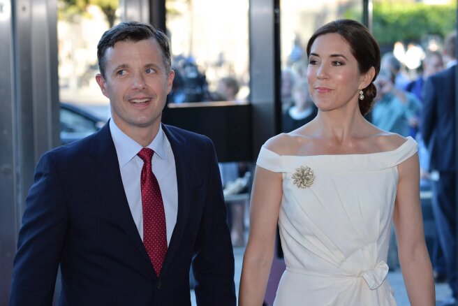 In the Christmas message, the wife of the Crown Prince of Denmark Frederik saw a hint of his affair with a socialite