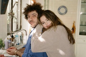 Selena Gomez explained how her relationship with Benny Blanco differs from her previous romances