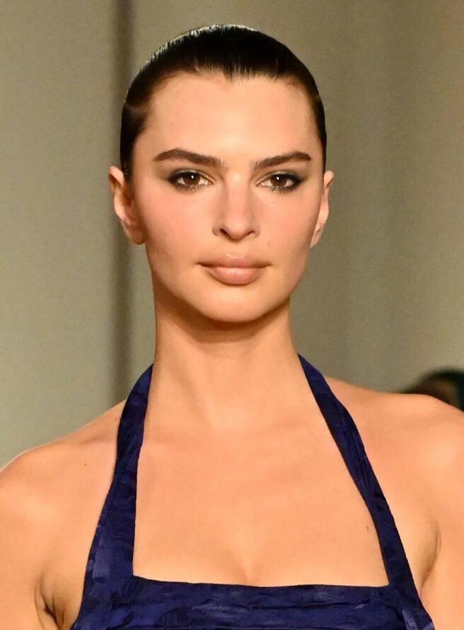 Эмили Ратаковски на показе Tory Burch осень-зима — 2026