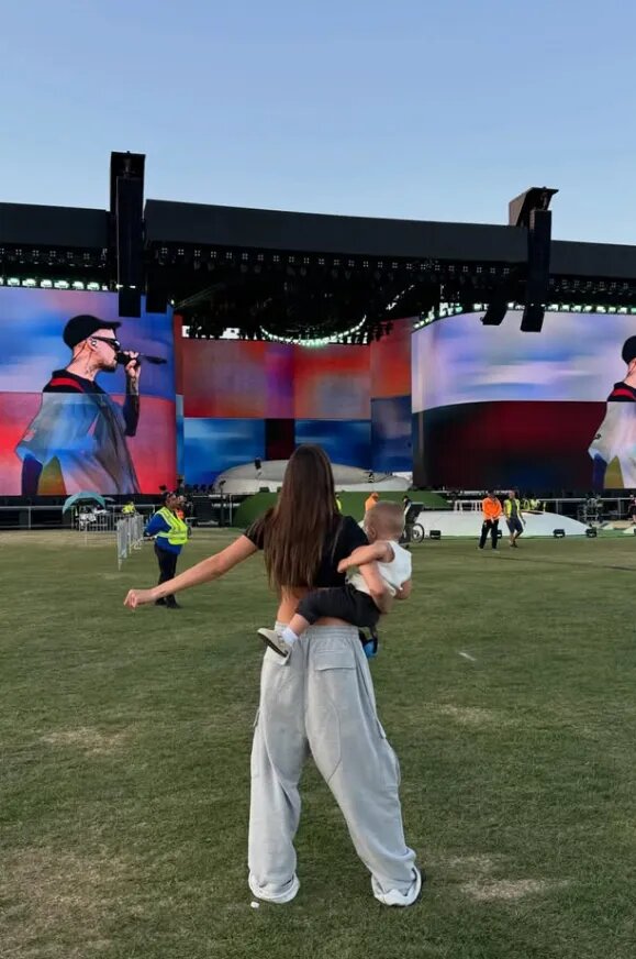 Хейли Бибер с сыном