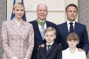 Brigitte and Emmanuel Macron met with Prince Albert II and Princess Charlene