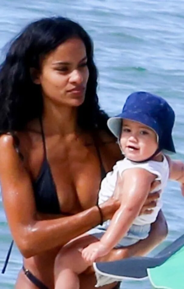 Нара Баптиста с сыном