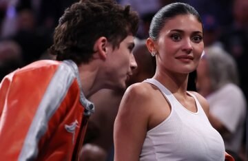 Timothée Chalamet and Kylie Jenner dressed as couples at a basketball game.