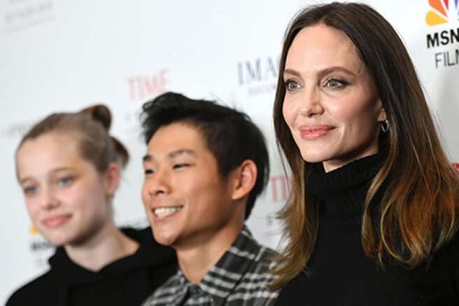 Angelina Jolie with children Shiloh and Pax attended the premiere in Los Angeles