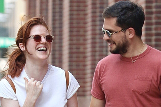 Lovers and happy: Kit Harington and Rose Leslie on a walk in New York