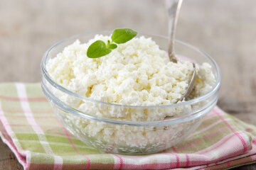 Cottage cheese from lactose-free milk: home recipe