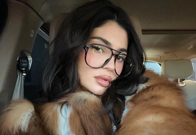 “The Mafioso’s Wife”: Kylie Jenner came out wearing a fur coat from a Russian brand