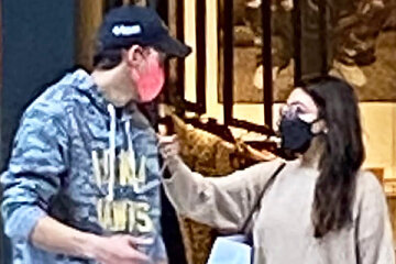 Mila Kunis and Ashton Kutcher on a shopping trip with children in Los Angeles: new photos