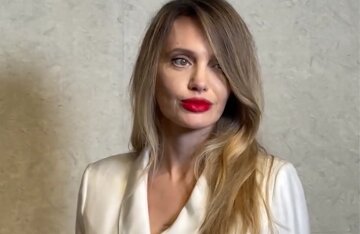 Angelina Jolie attended a fashion party in Shanghai.