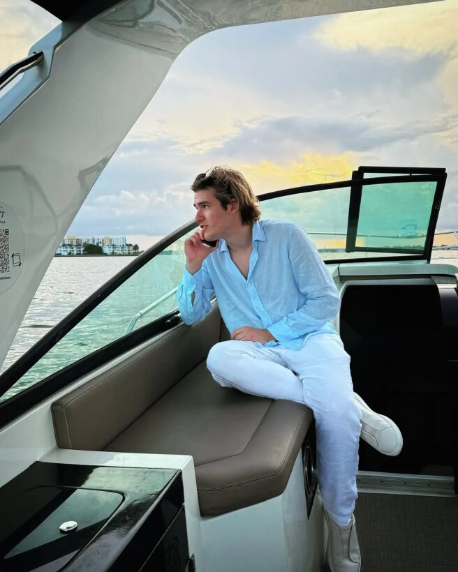 Артём Черницын