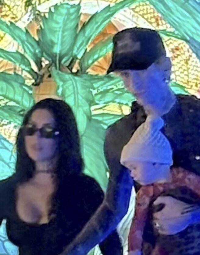 Меган Фокс и Machine Gun Kelly с дочерью