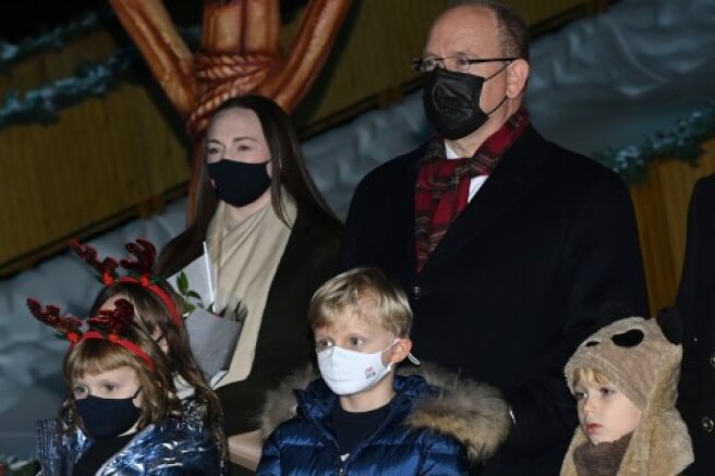 Again without Princess Charlene: Prince Albert II with his children at the opening of the Christmas market