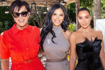 Lauren Sanchez, Kim Kardashian, Kris Jenner and Miranda Kerr at a social dinner