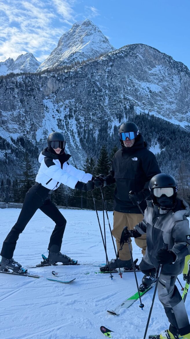 Джейсон Стэтхем и Рози Хантингтон-Уайтли с сыном