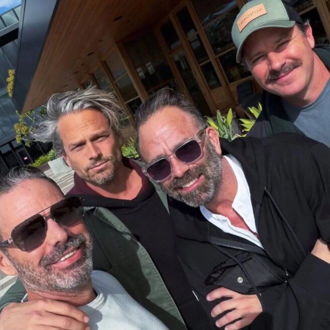 Арми Хаммер с друзьями