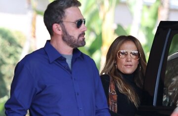 'Holding Hands and Kissing': Jennifer Lopez and Ben Affleck Photographed Together After Divorce Announcement