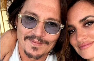 Penelope Cruz Shares Selfie With Johnny Depp