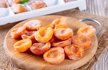How to freeze apricots, peaches, plums for the winter: detailed instructions