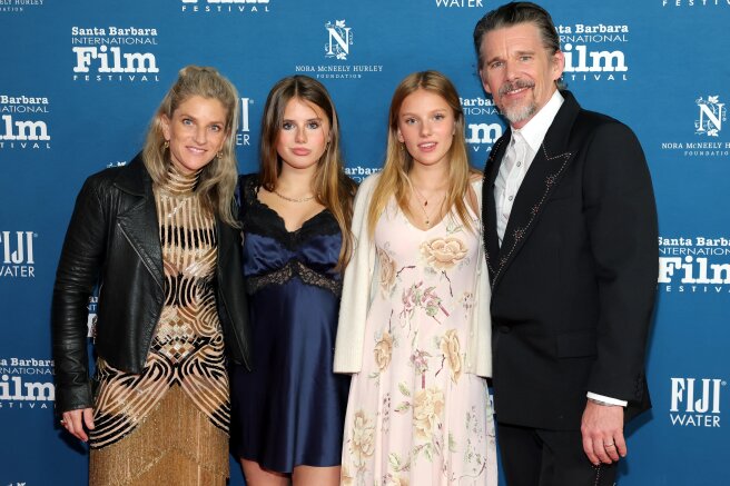 Итан Хоук с женой Райан, Индиана и Клементина Хоук