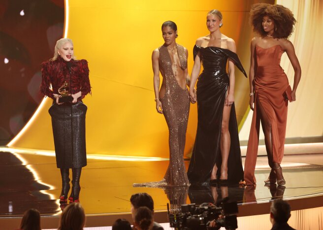 Леди Гага во время вручения награды