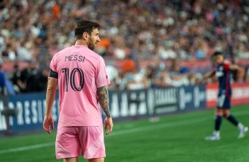 Lionel Messi in an Inter Miami pink kit during a match
