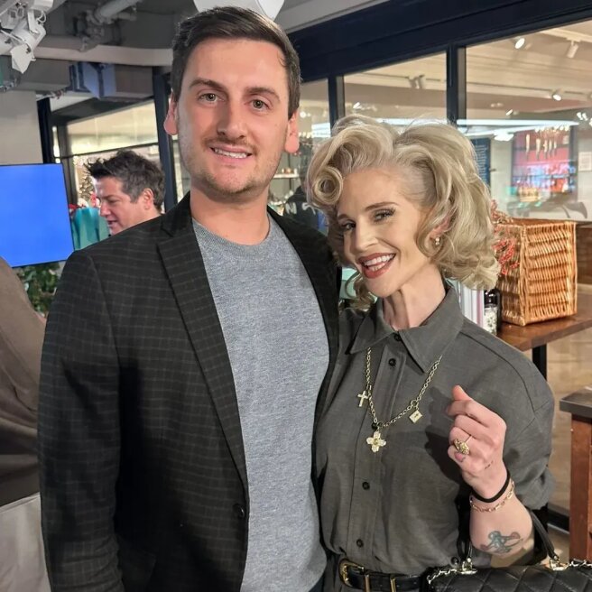 Келли Осборн с гостем мероприятия