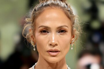 "Ozempic face?" Jennifer Lopez, who has lost a lot of weight, is being discussed online