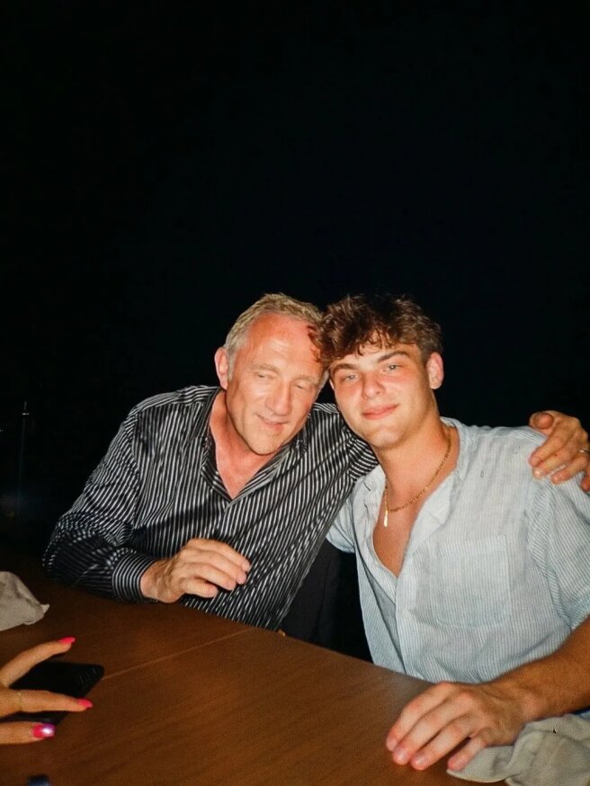 Франсуа Анри-Пино с сыном