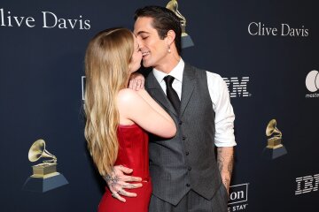 Damiano David and his new girlfriend Dove Cameron, Lana Del Rey, Cher, Paris Hilton at the Grammy pre-party