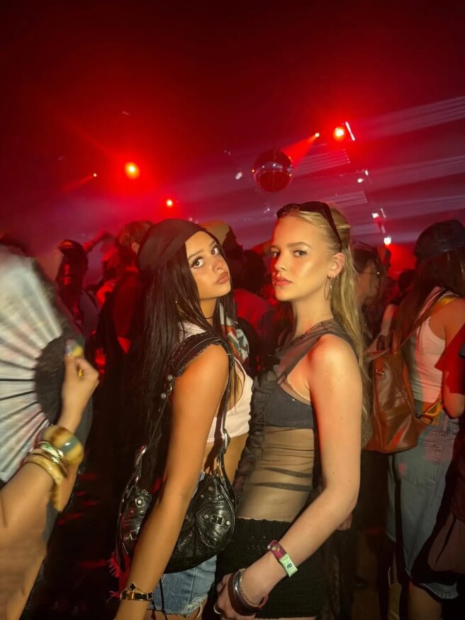 Харлоу Уинтер Кейт Мэдден с подругой