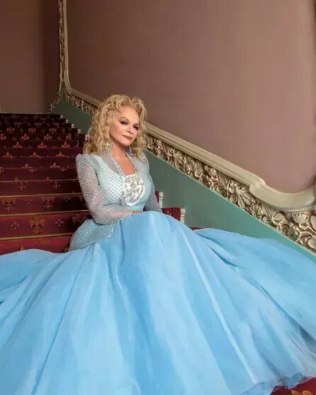 Лариса Долина