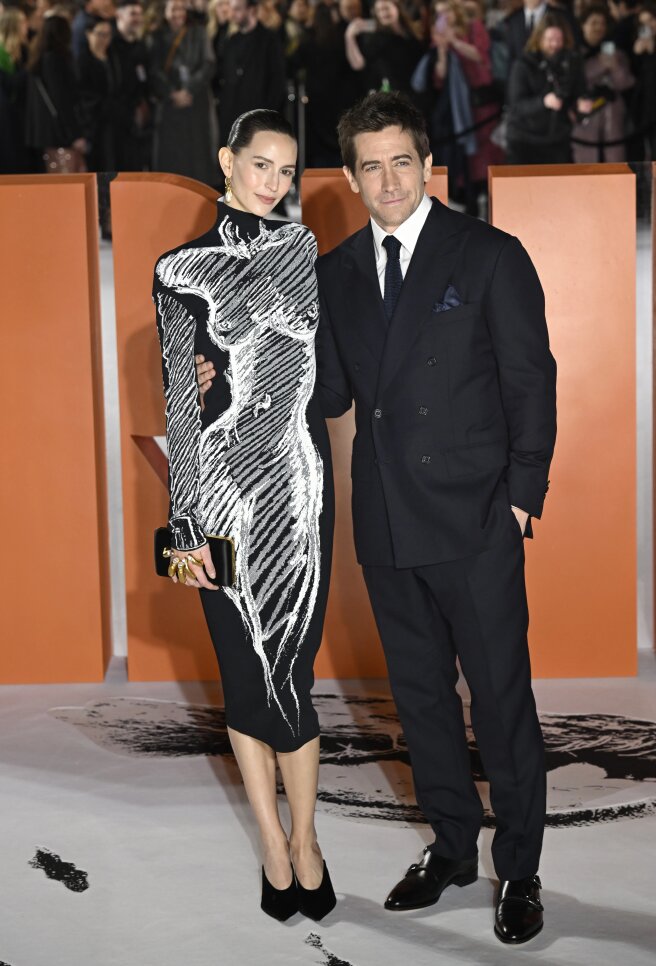 Джейк Джилленхол с возлюбленной Жанной Кадье