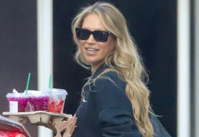 Anna Kournikova, pregnant with her fourth child, was photographed in Miami.