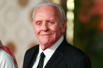 "Life has become so much better." Anthony Hopkins celebrated 50 years of sobriety.