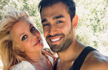 After the court appearance: Britney Spears with boyfriend Sam Asgari is vacationing in Hawaii