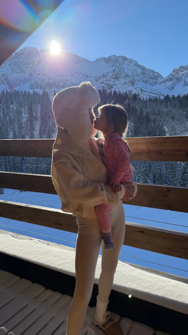 Рози Хантингтон-Уайтли с дочерью