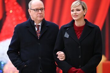 Princess Charlene and Prince Albert II visited the Christmas tree